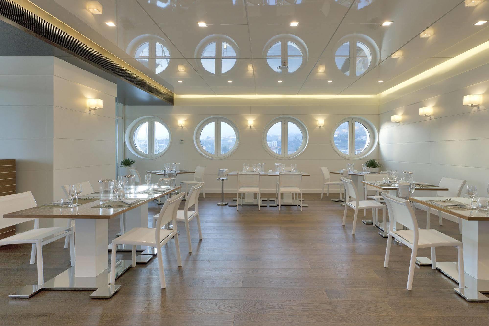 Yacht Club Marina Di Loano 호텔 외부 사진