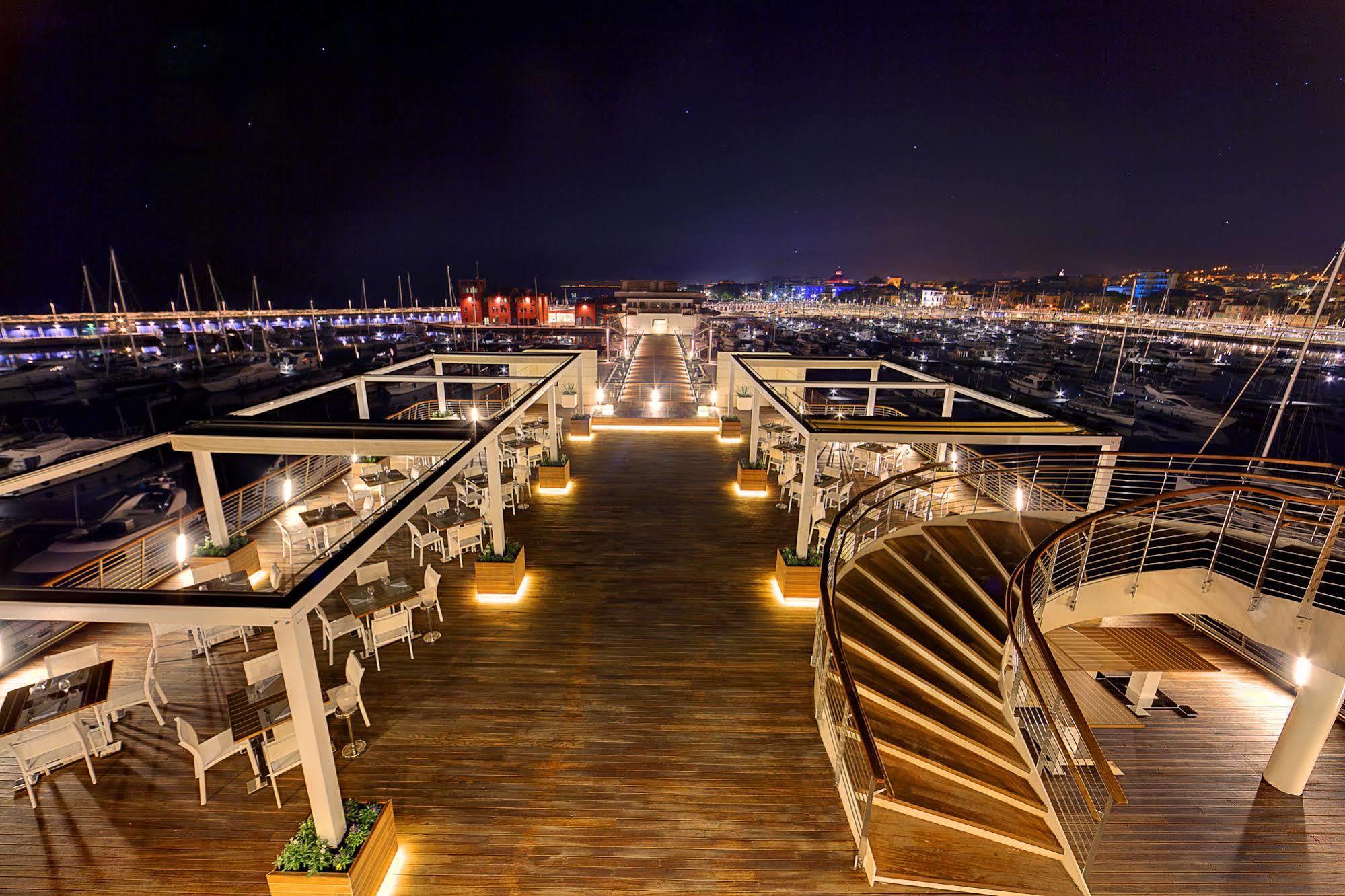 Yacht Club Marina Di Loano 호텔 외부 사진